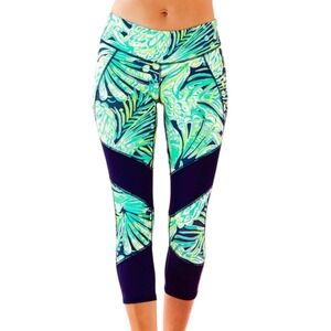 Lilly Pulitzer Luxletic Thea Weekender Crop Leggings Party Like a Flock Star M